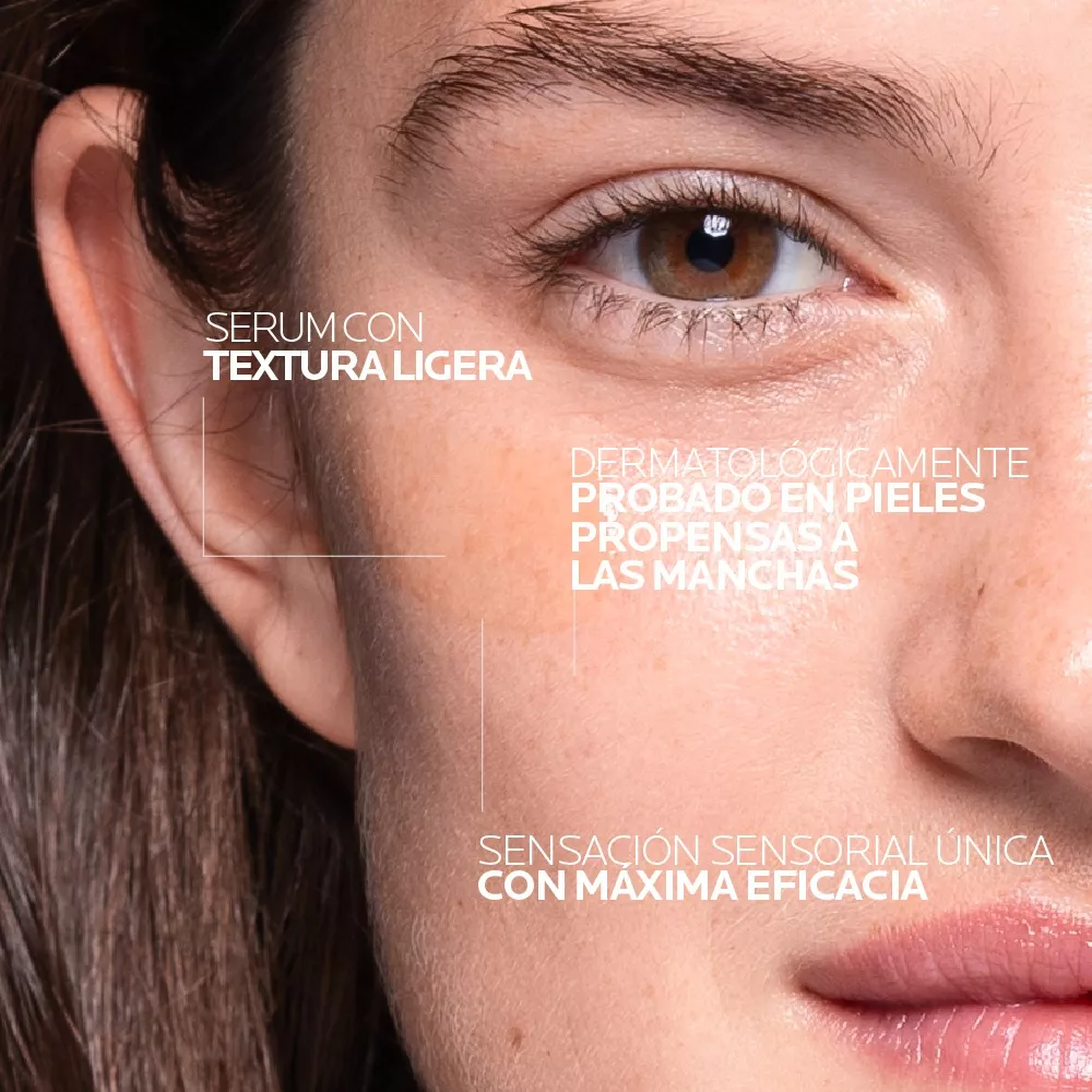 Primer plano de una mujer con piel radiante destacando los beneficios de una rutina de cuidado facial